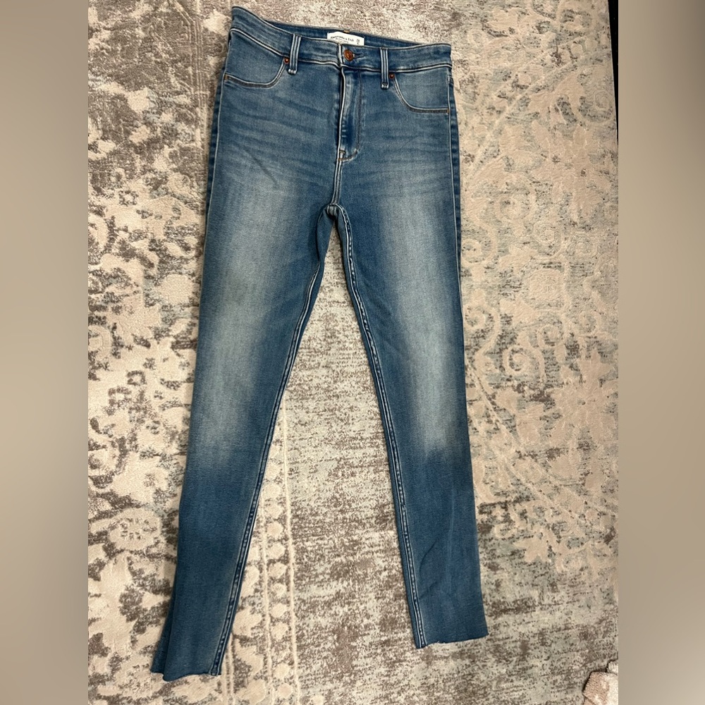 Abercrombie & Fitch blue jeans. Perfect condition!! Size 28/6.